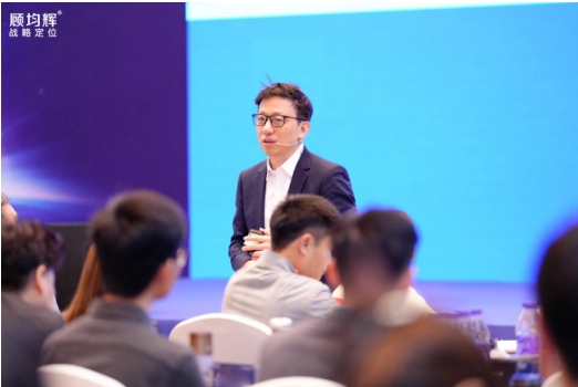 2025年顾均辉讲商业战略好吗？