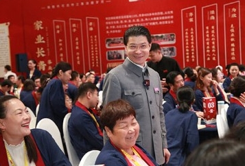 康华兰女人是对百年望族有多重要?